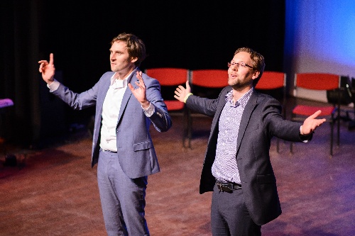 Man Met Snor vs. KNIP 6